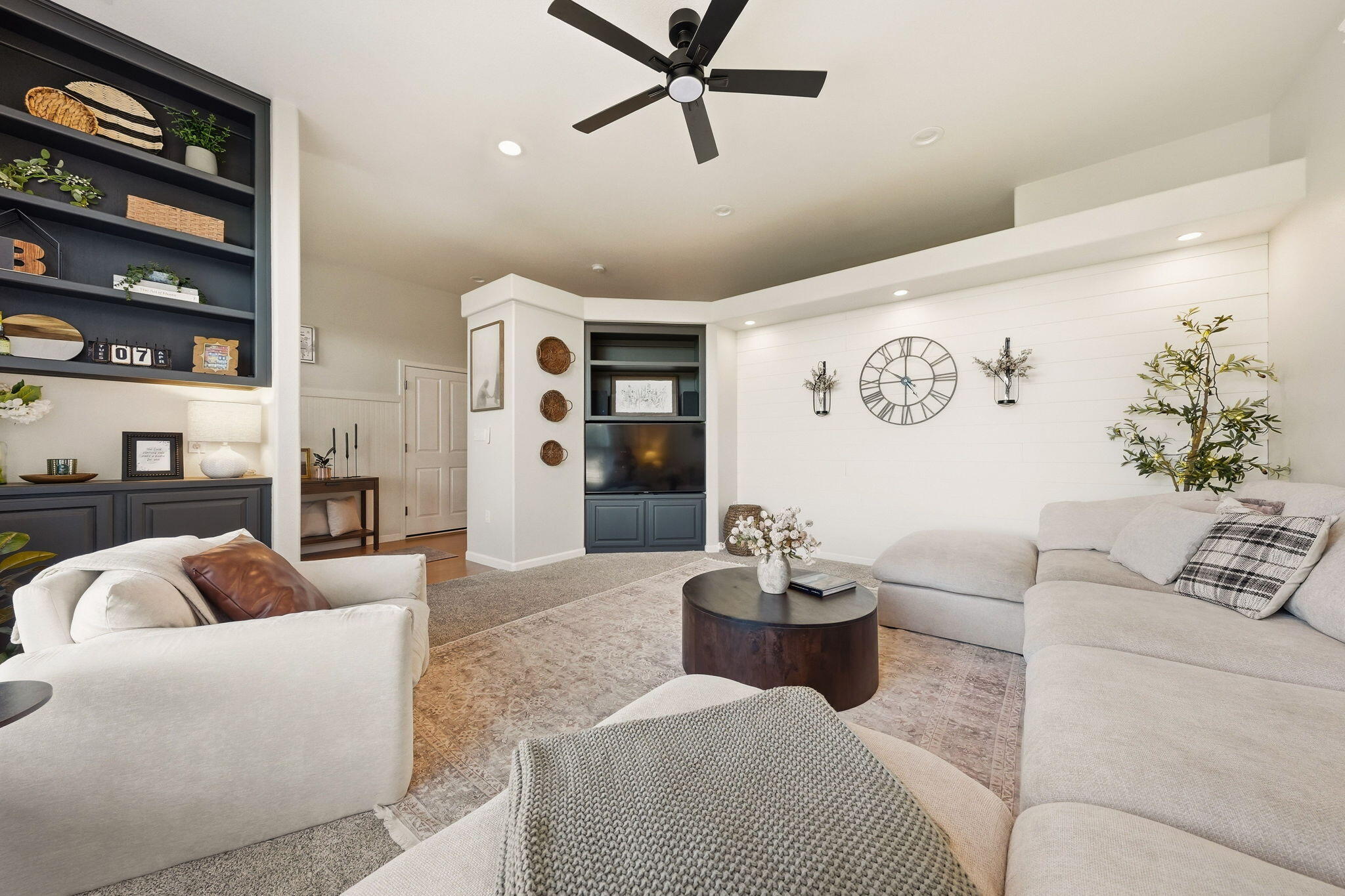 1030 Tulare Court Redding, CA 96003 - Photo 5 of 34 Living room