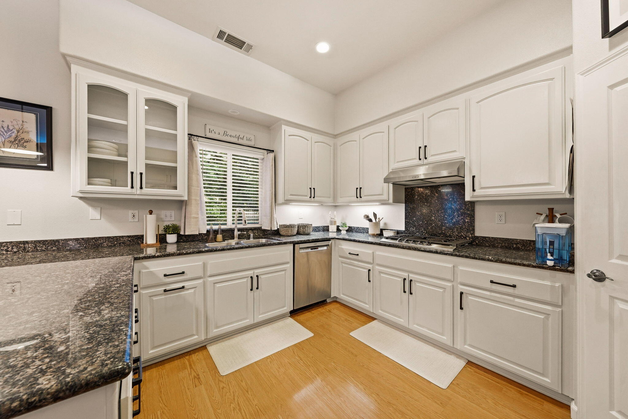 1030 Tulare Court Redding, CA 96003 - Photo 7 of 34 Kitchen