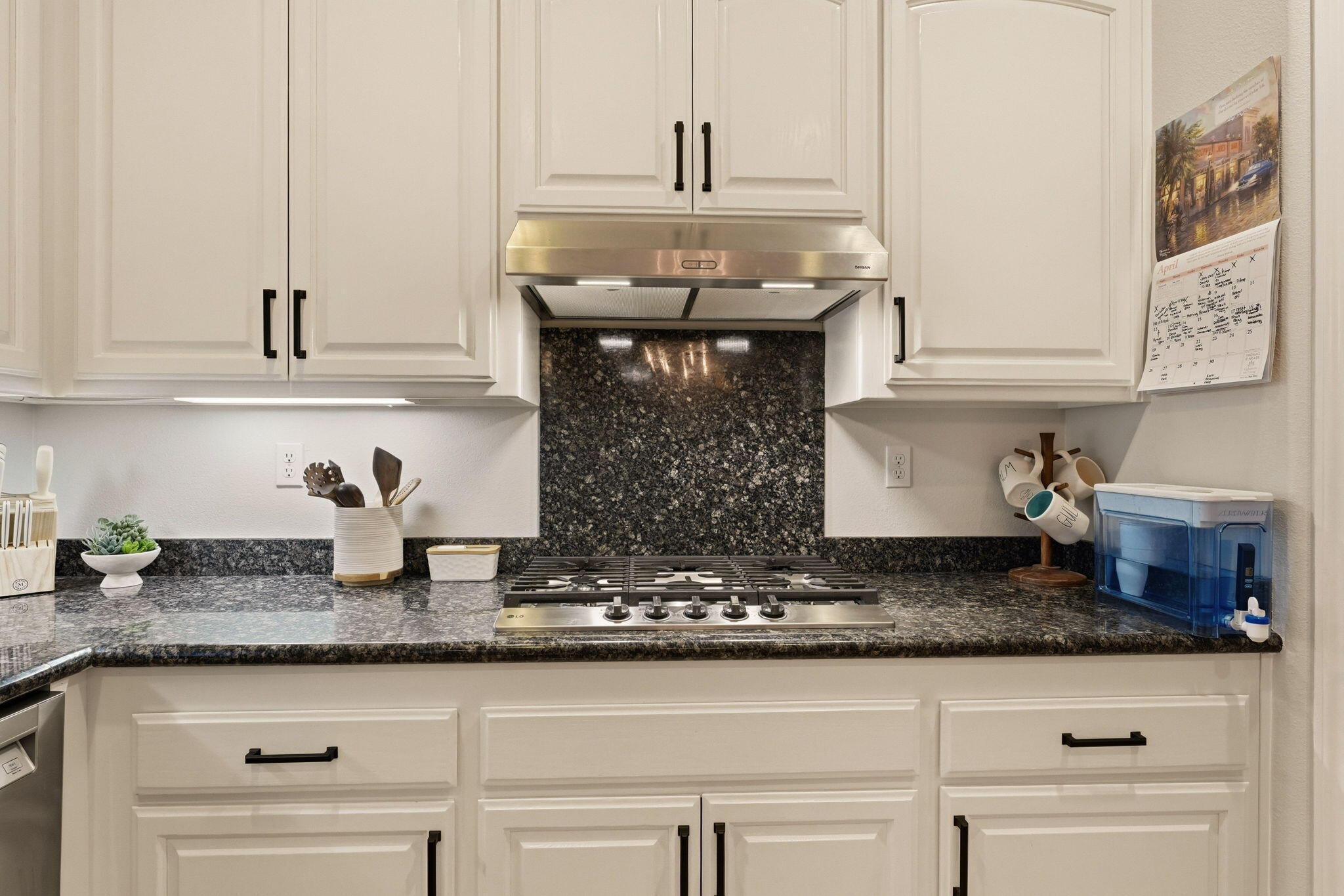 1030 Tulare Court Redding, CA 96003 - Photo 8 of 34 Kitchen