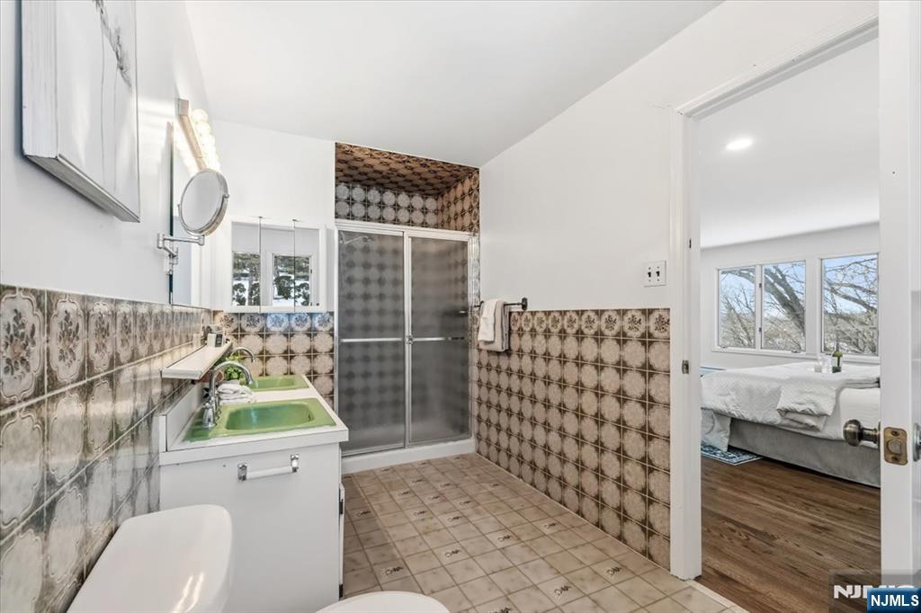 360 Valley View Avenue Paramus, NJ 07652 - Photo 21 of 43