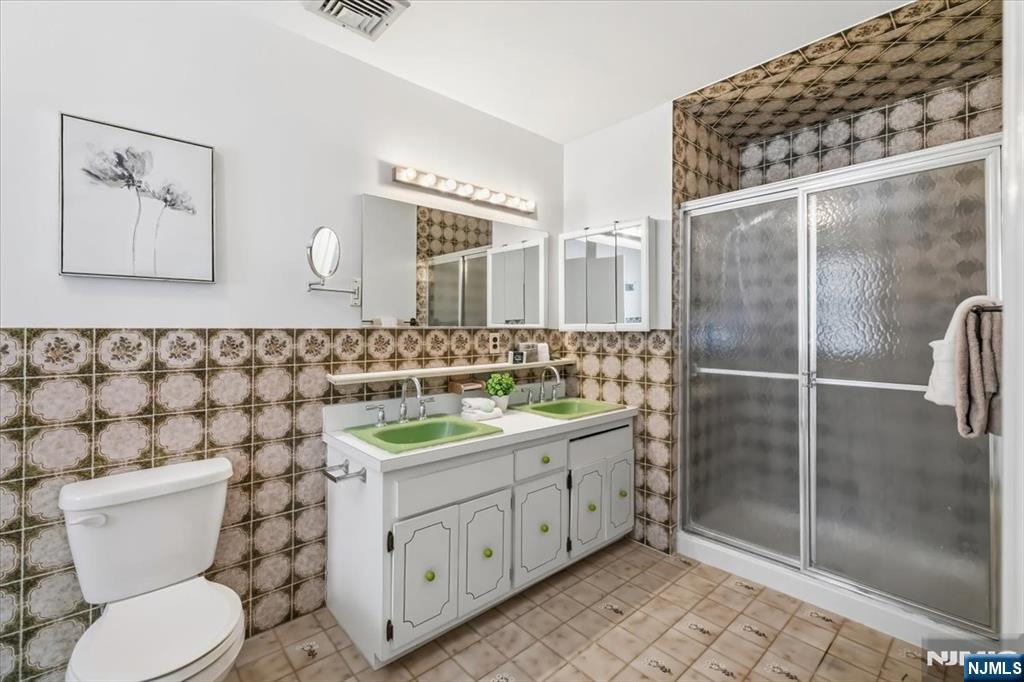 360 Valley View Avenue Paramus, NJ 07652 - Photo 22 of 43