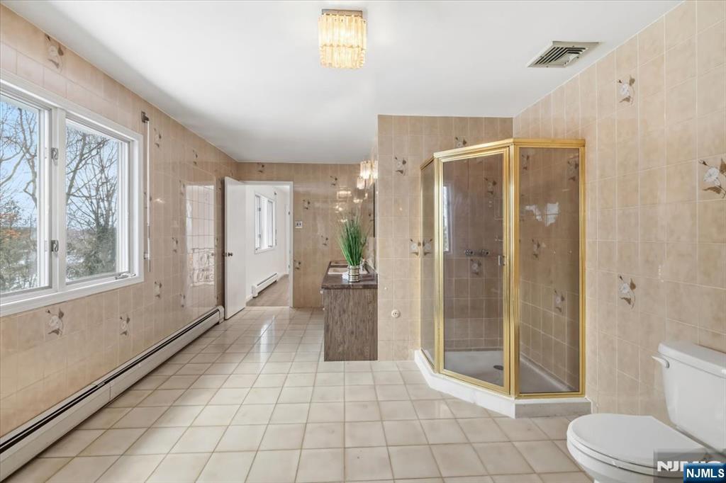 360 Valley View Avenue Paramus, NJ 07652 - Photo 23 of 43