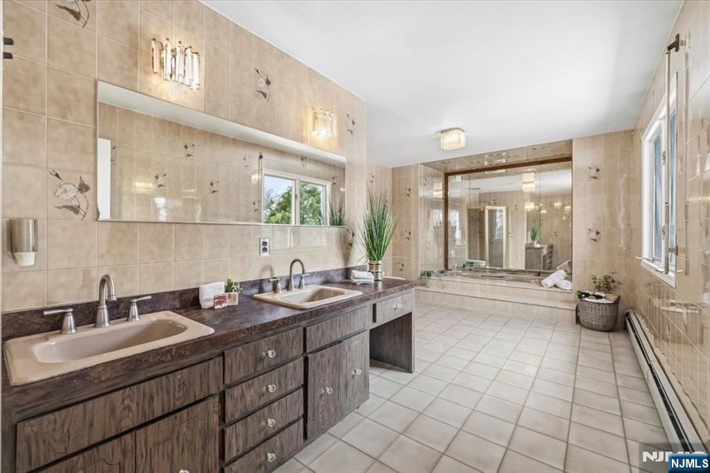 360 Valley View Avenue Paramus, NJ 07652 - Photo 24 of 43