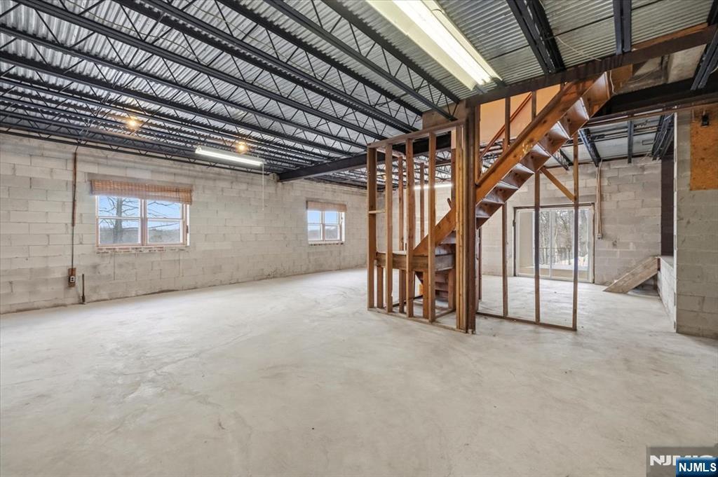 360 Valley View Avenue Paramus, NJ 07652 - Photo 29 of 43