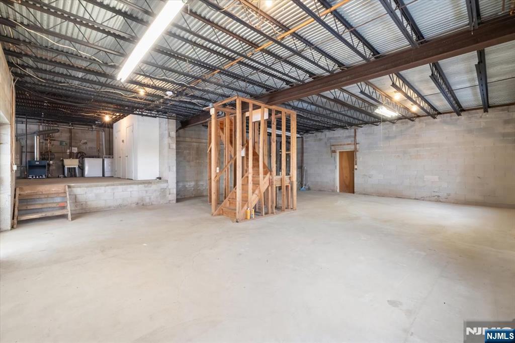 360 Valley View Avenue Paramus, NJ 07652 - Photo 30 of 43