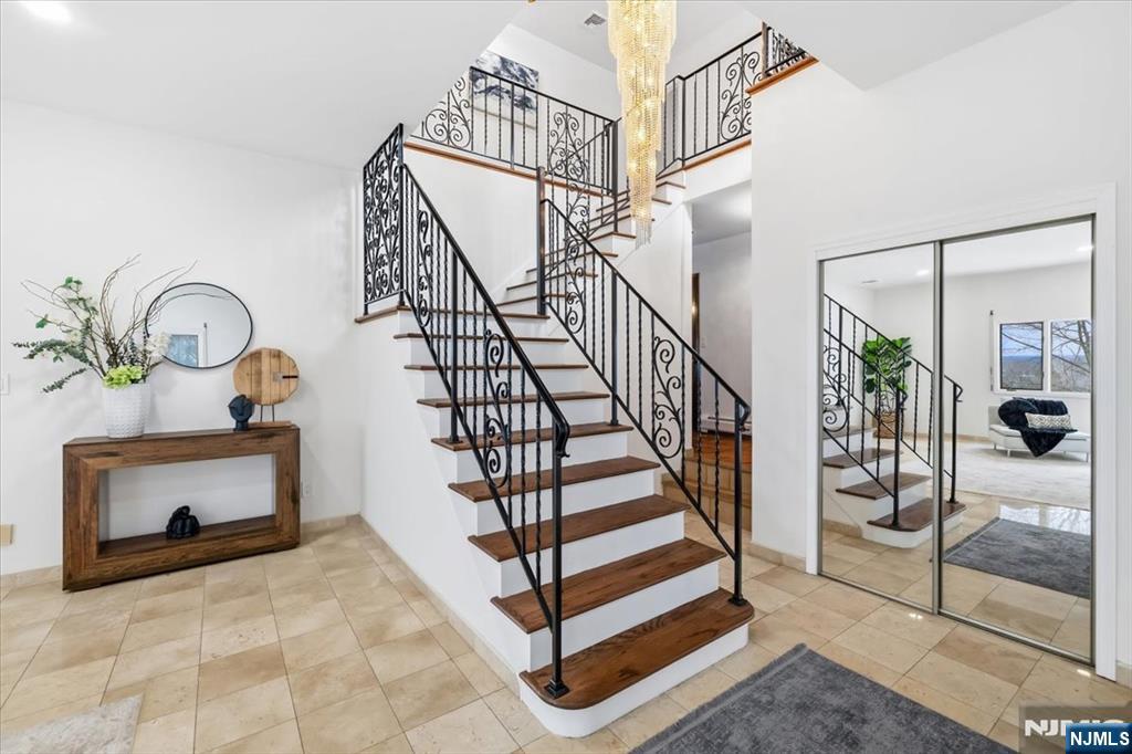 360 Valley View Avenue Paramus, NJ 07652 - Photo 3 of 43