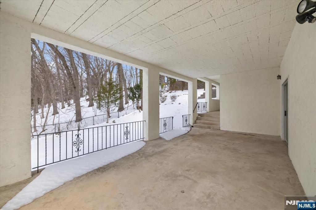 360 Valley View Avenue Paramus, NJ 07652 - Photo 32 of 43