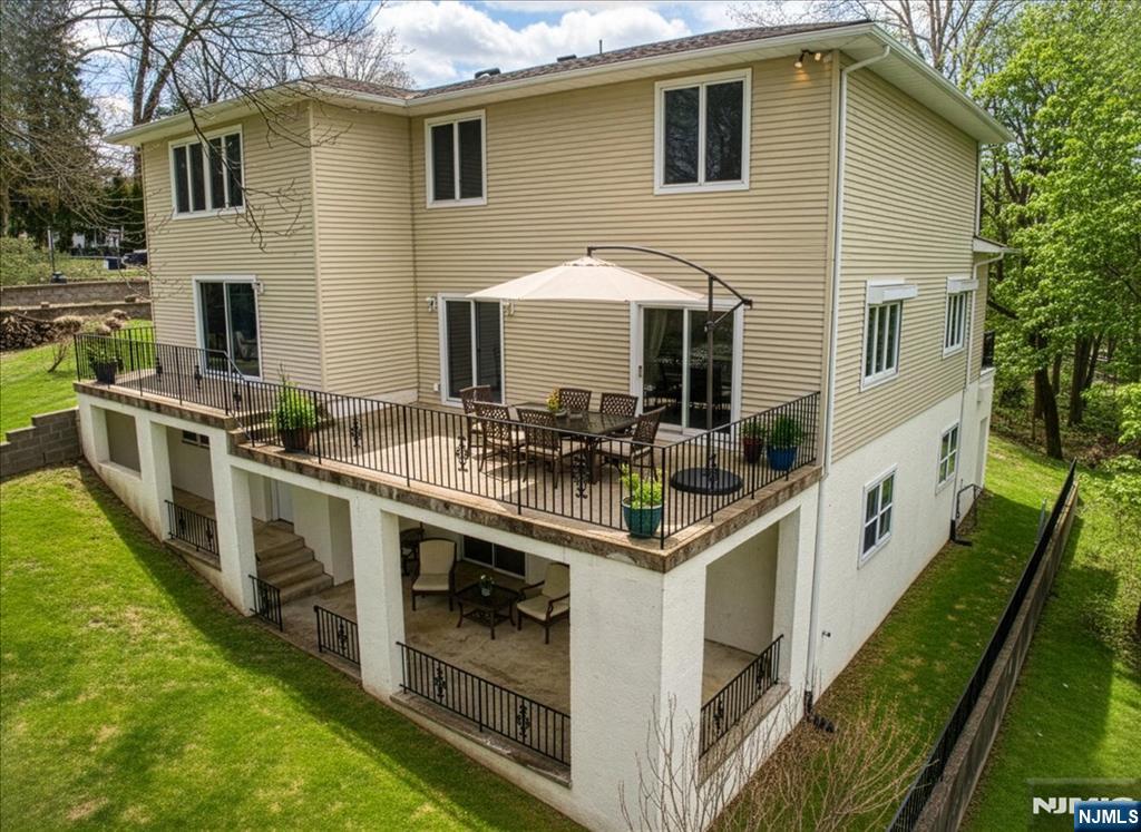 360 Valley View Avenue Paramus, NJ 07652 - Photo 34 of 43