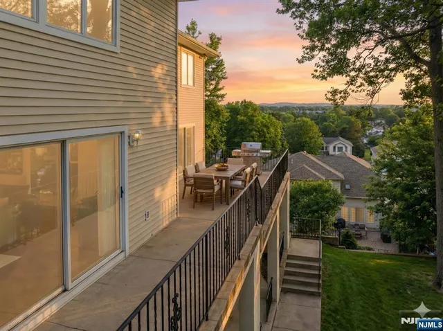$1,449,000 | 360 Valley View Avenue, Paramus, NJ 07652