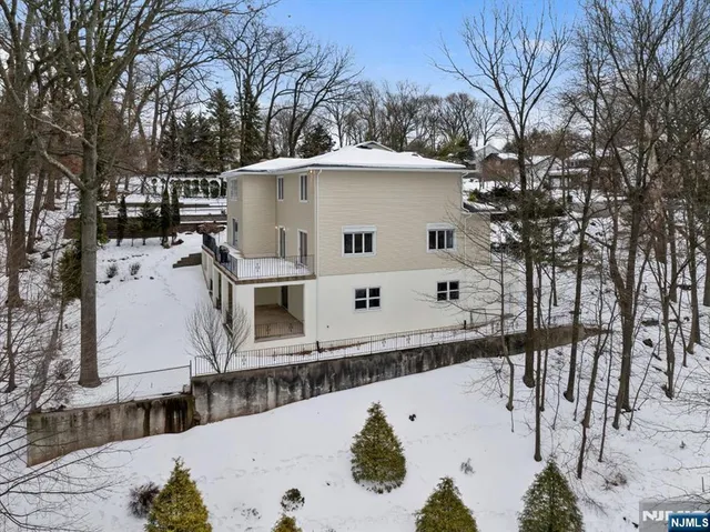 $1,449,000 | 360 Valley View Avenue, Paramus, NJ 07652