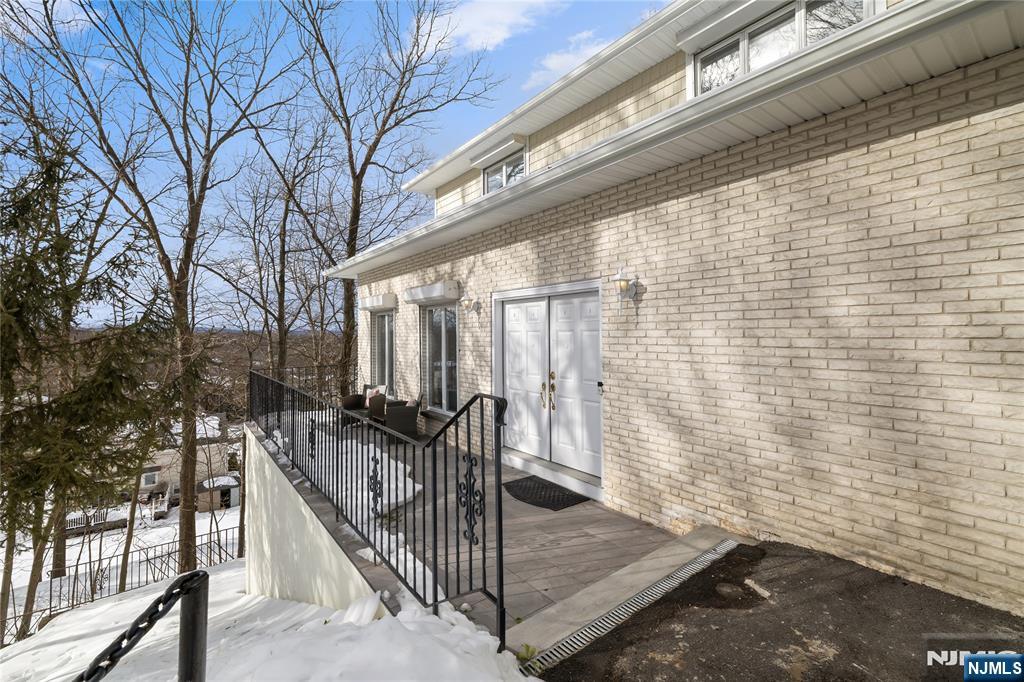 360 Valley View Avenue Paramus, NJ 07652 - Photo 40 of 43