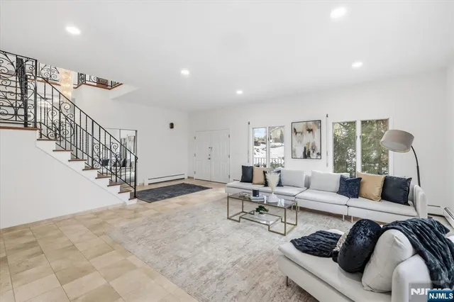 $1,449,000 | 360 Valley View Avenue, Paramus, NJ 07652