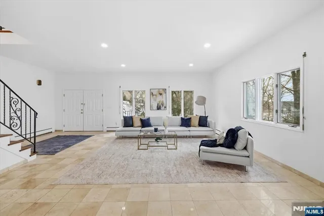 $1,449,000 | 360 Valley View Avenue, Paramus, NJ 07652