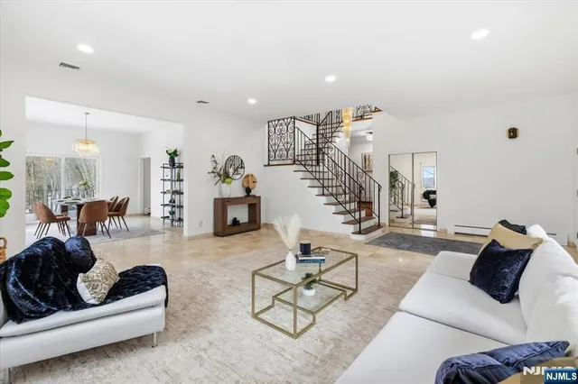 $1,449,000 | 360 Valley View Avenue, Paramus, NJ 07652