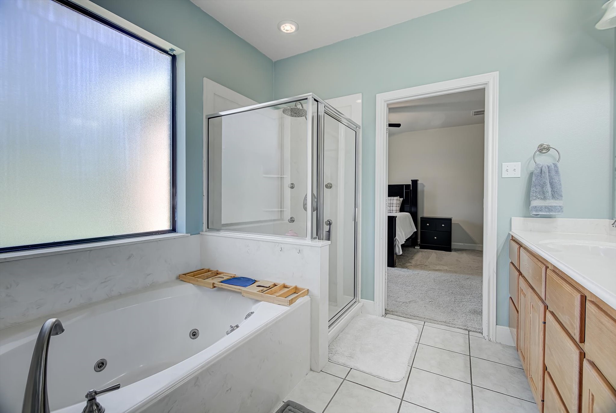 3850 Farm To Market 1010 Road Cleveland, TX 77327 - Photo 21 of 49 a bathroom with a tub a sink and a mirror