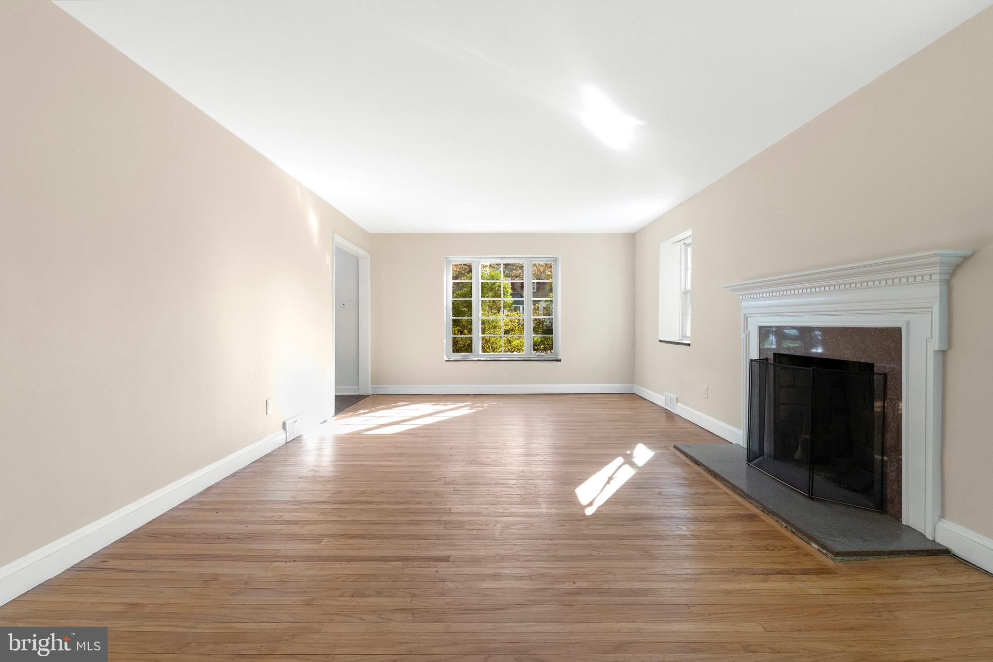 622 Greythorne Road Wynnewood, PA 19096 - Photo 12 of 36 Living Room