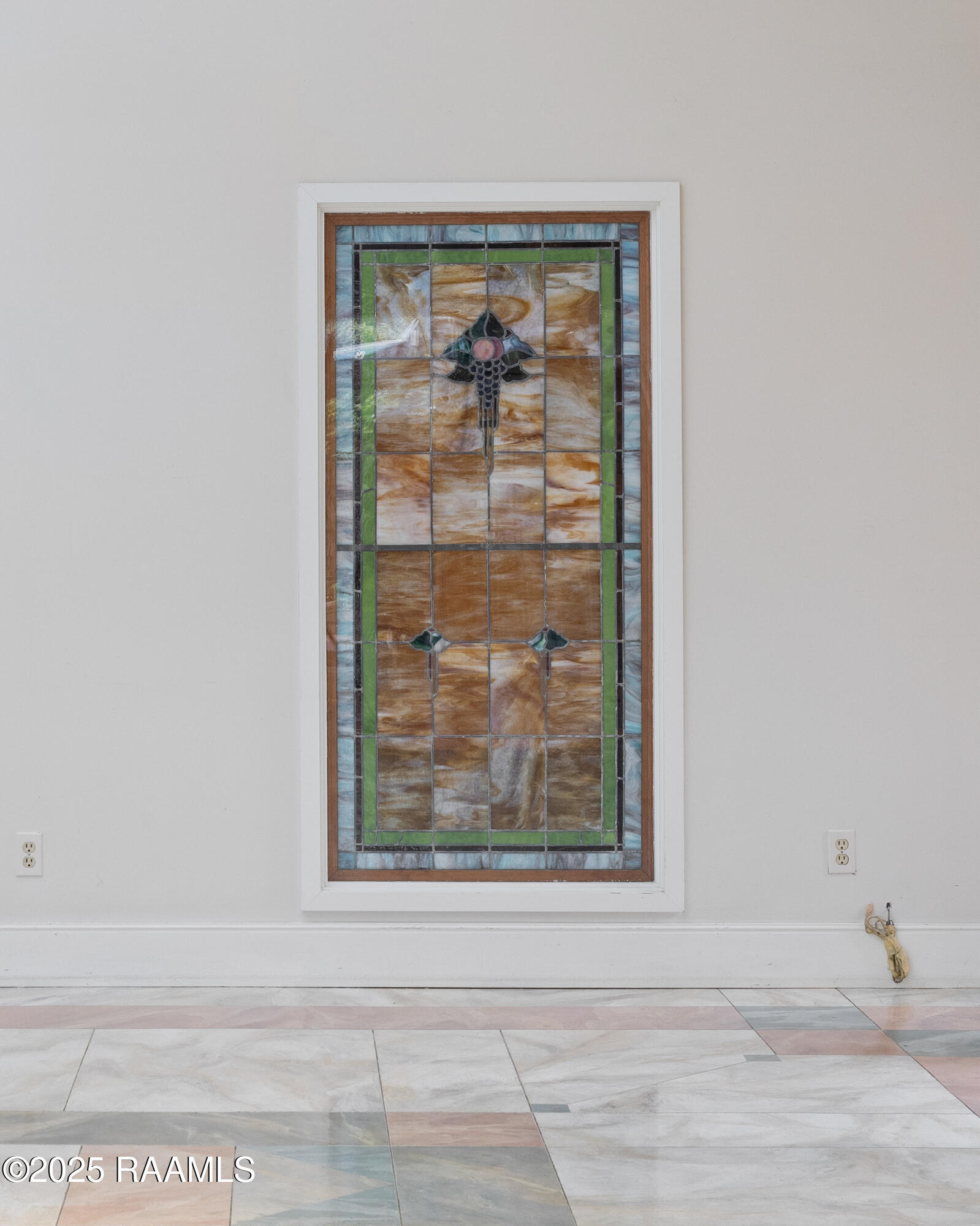 2 La Rue Verger New Iberia, LA 70563 - Photo 20 of 43 Antique stain glass features