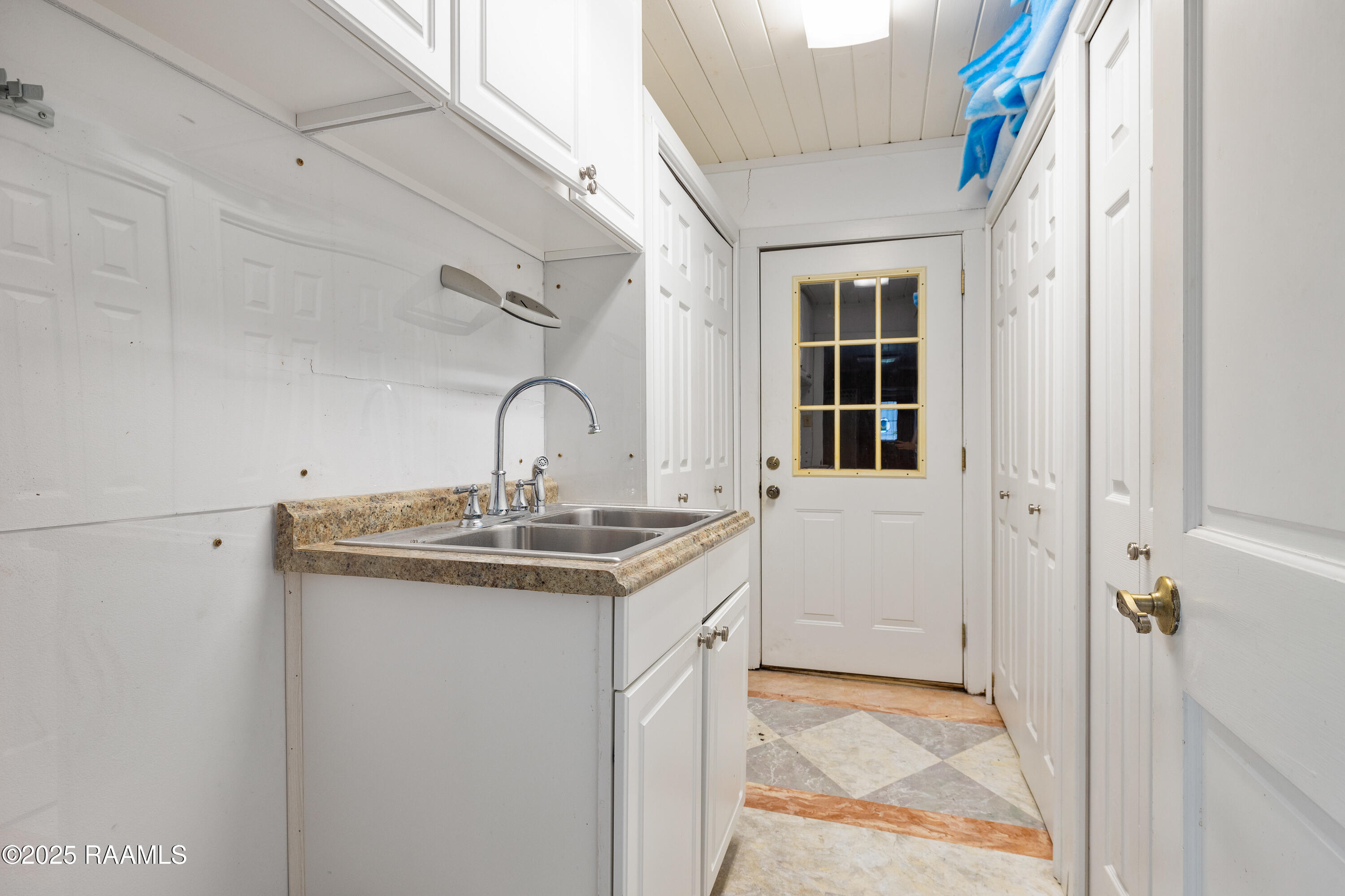 2 La Rue Verger New Iberia, LA 70563 - Photo 35 of 43 Utility Room