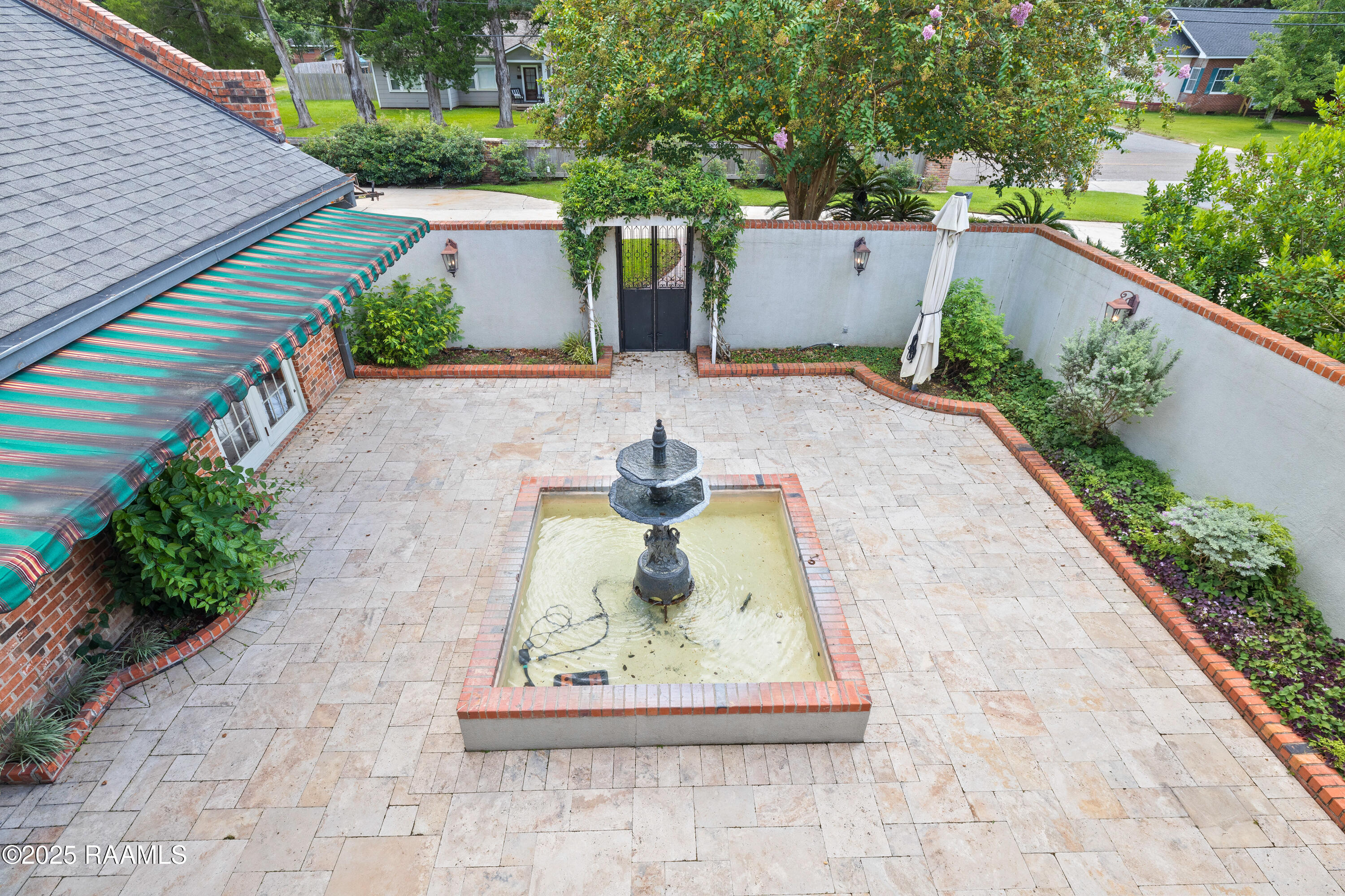2 La Rue Verger New Iberia, LA 70563 - Photo 4 of 43 View of Courtyard from Upstiars