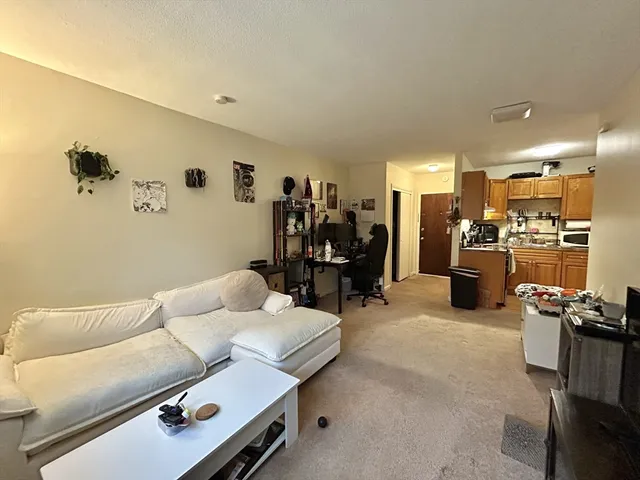 $1,950 | 720 Bennington Street, Unit 104, Boston, MA 02128