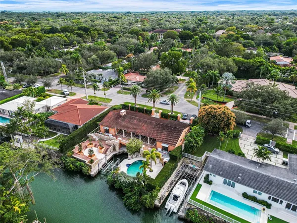 an aerial view of residential house with outdoor space and lake view