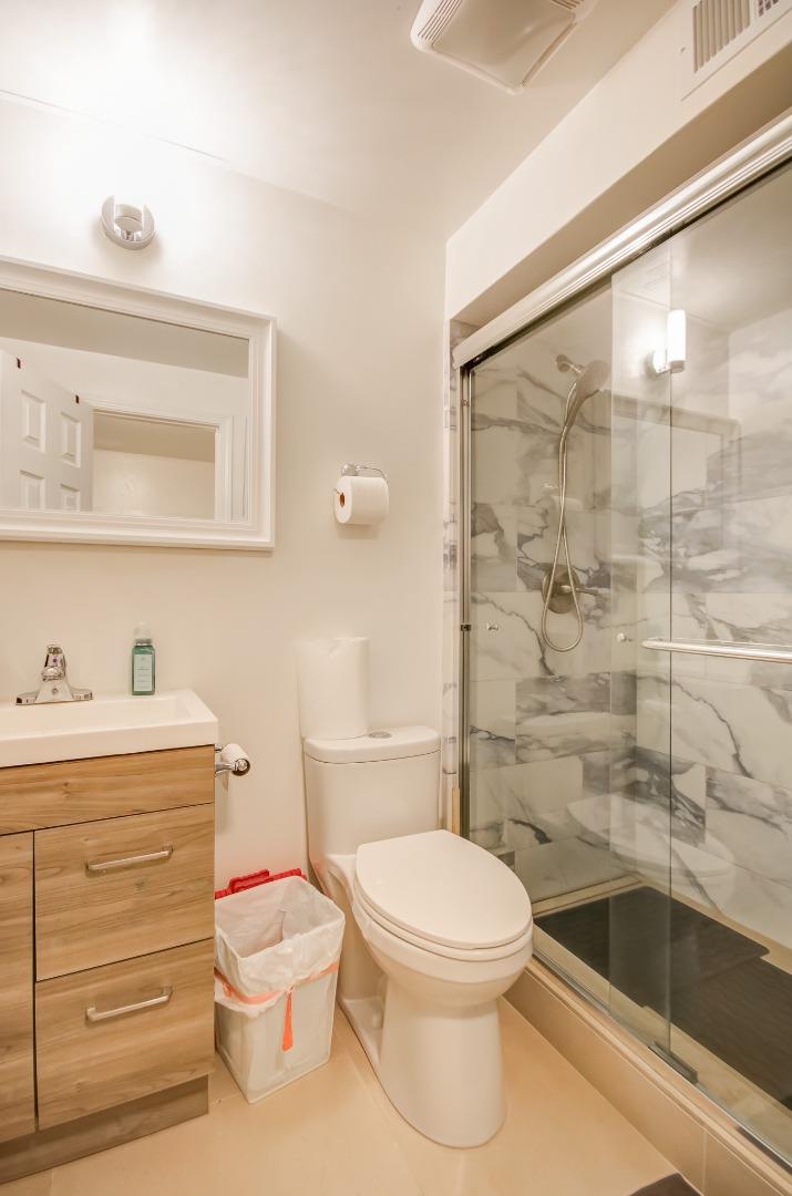 1350 San Blanco Drive Salinas, CA 93901 - Photo 7 of 22 a bathroom with a toilet a sink and bathtub