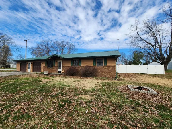 $155,900 | 17001 Lowry Avenue, Benton, IL 62812