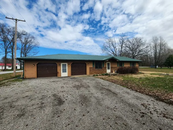 $155,900 | 17001 Lowry Avenue, Benton, IL 62812