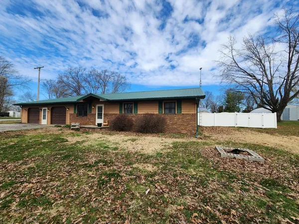 $155,900 | 17001 Lowry Avenue, Benton, IL 62812