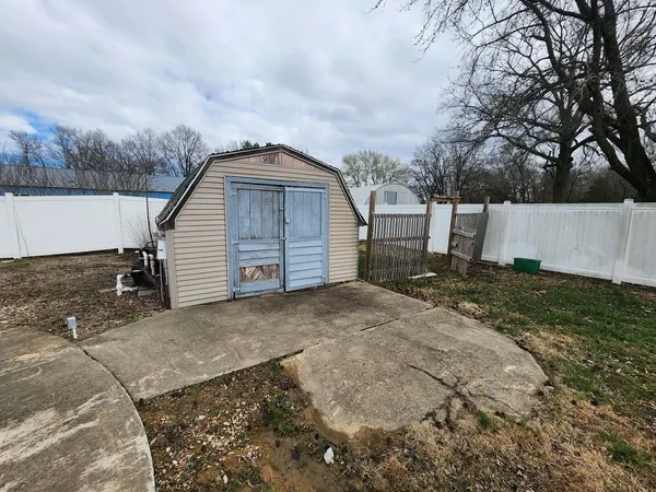 $155,900 | 17001 Lowry Avenue, Benton, IL 62812