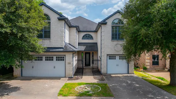 $615,000 | 902 St George Place, DeSoto, TX 75115