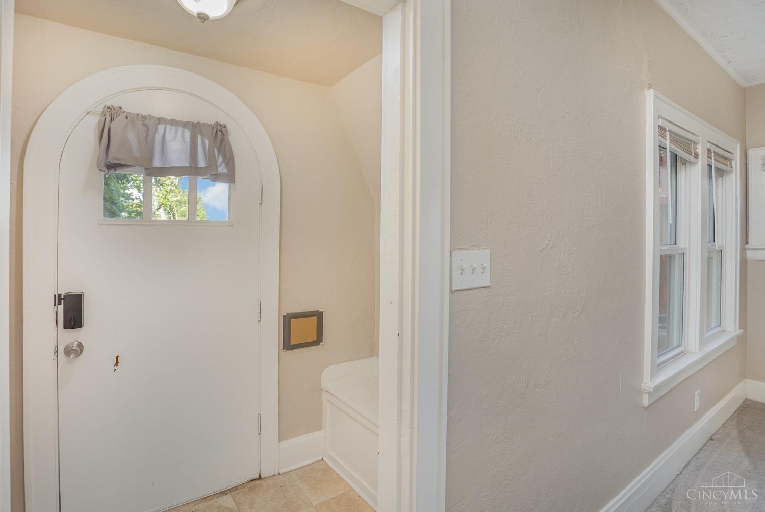 6413 Plainfield Road Cincinnati, OH 45213 - Photo 4 of 14 Gallery Image 4