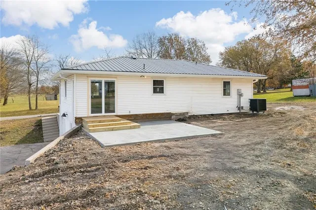 $189,900 | 211 North 3rd Street, King City, MO 64463