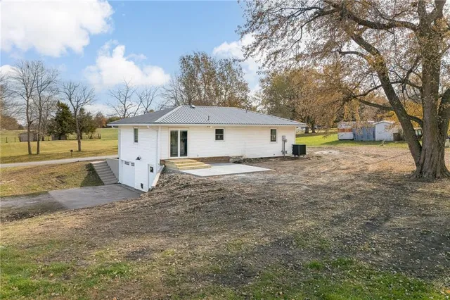 $189,900 | 211 North 3rd Street, King City, MO 64463