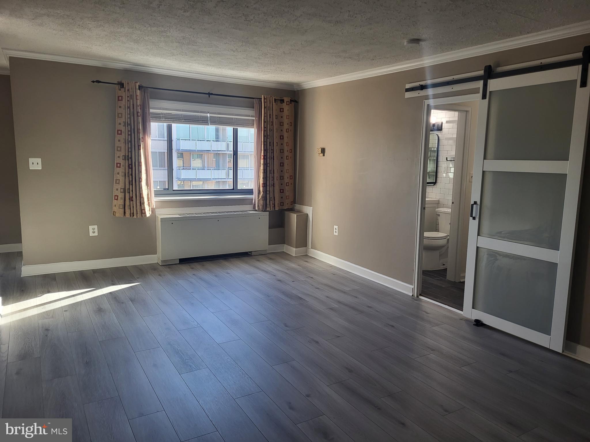 1200 South Arlington Ridge Road, Unit 710 Arlington, VA 22202 - Photo 4 of 26 Living Room