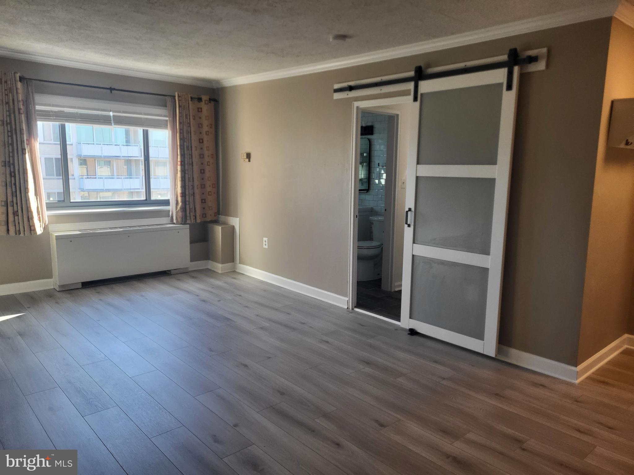 1200 South Arlington Ridge Road, Unit 710 Arlington, VA 22202 - Photo 6 of 26 Living Room