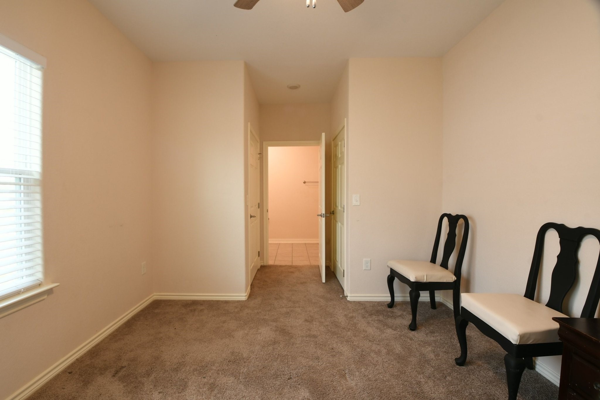 5817 Gaston Houston, TX 77016 - Photo 20 of 24 a view of room with furniture and wooden floor