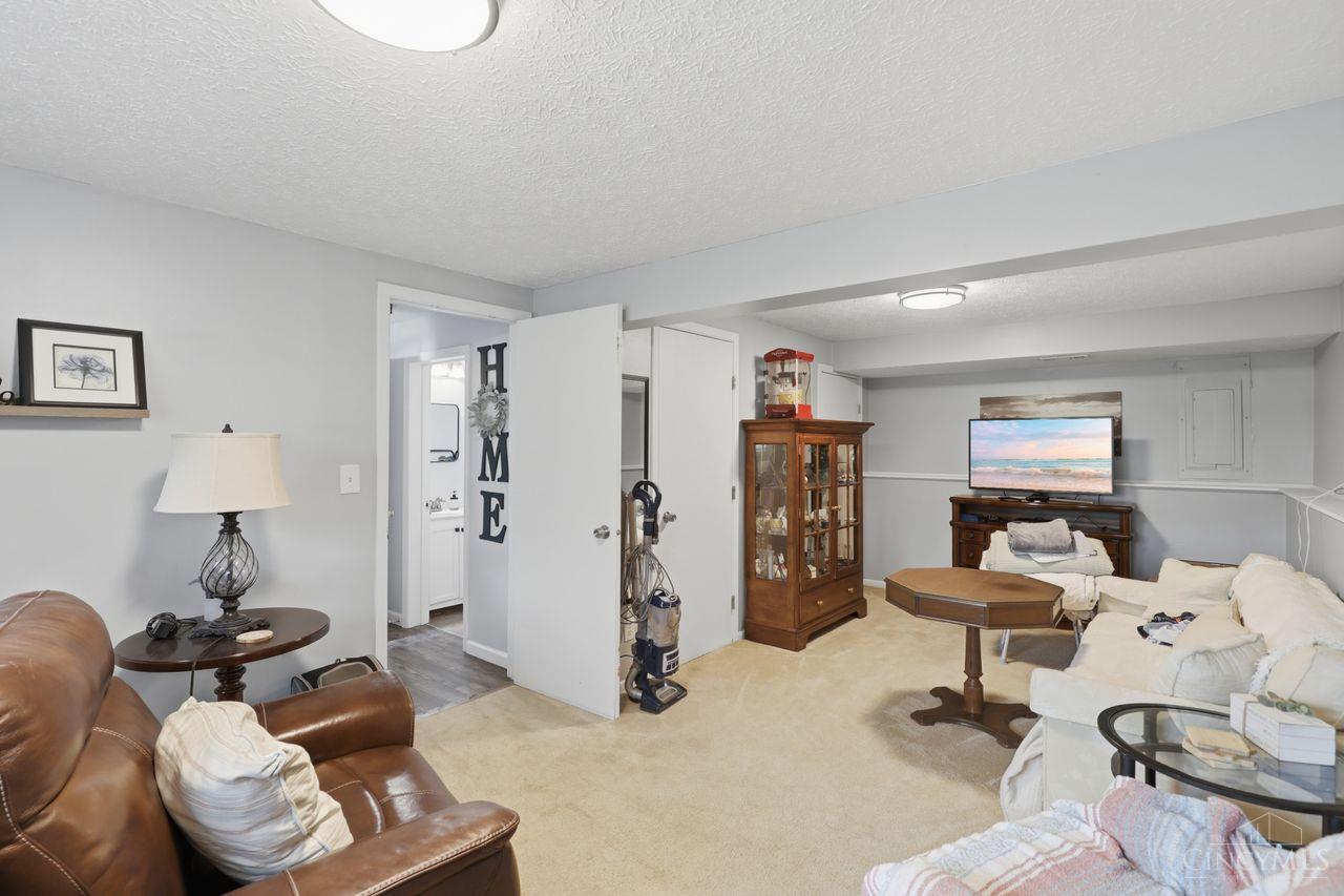 3170 Struble Road Cincinnati, OH 45251 - Photo 25 of 43