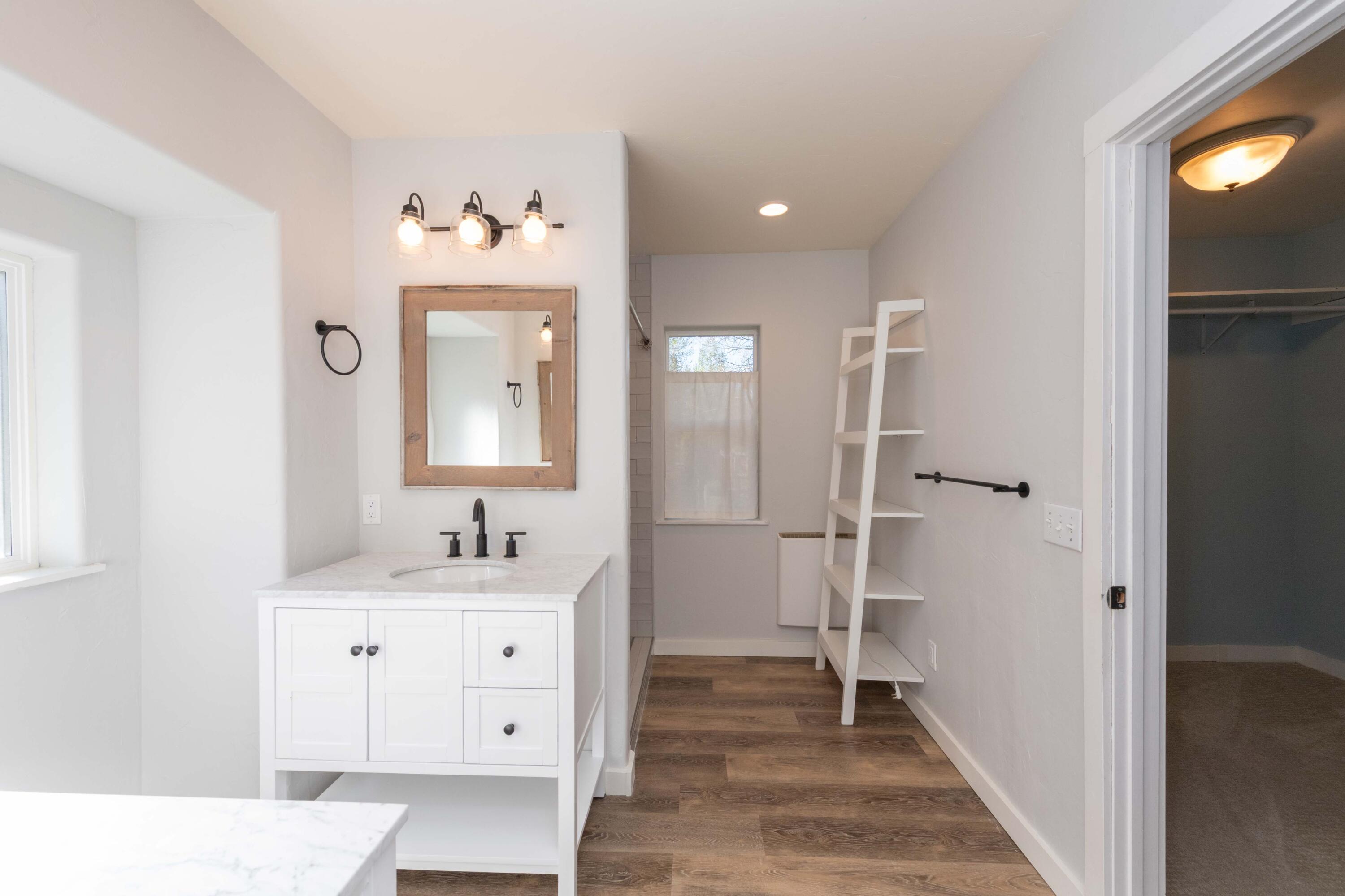 910 Quigley Road Hailey, ID 83333 - Photo 13 of 21 Primary Bathroom