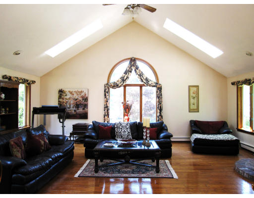3 Robin Road North Reading, MA 01864 - Photo 8 of 20 Gallery Image 8