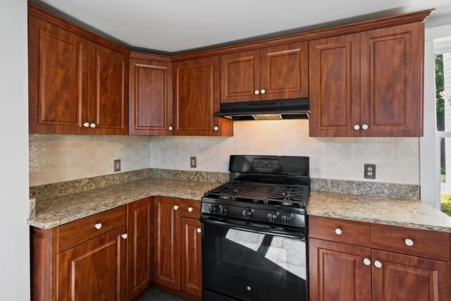 $489,000 | 8 Fort Lane, Unit 8, Dedham, MA 02026