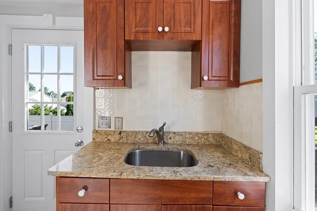 $489,000 | 8 Fort Lane, Unit 8, Dedham, MA 02026