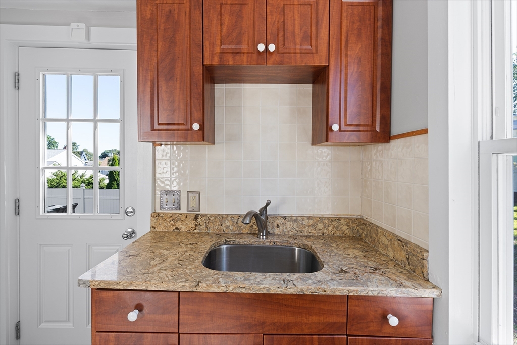 8 Fort Lane, Unit 8 Dedham, MA 02026 - Photo 3 of 27