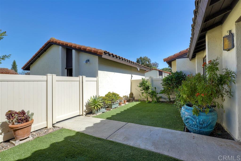 1811 Belle Grove Road Encinitas, CA 92024 - Photo 3 of 22