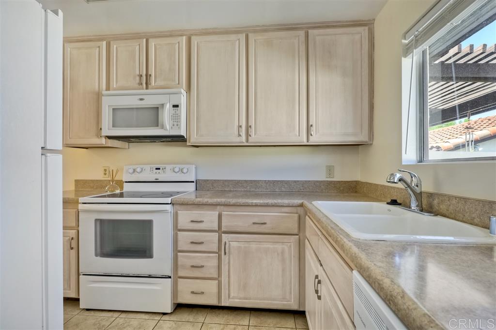 1811 Belle Grove Road Encinitas, CA 92024 - Photo 6 of 22