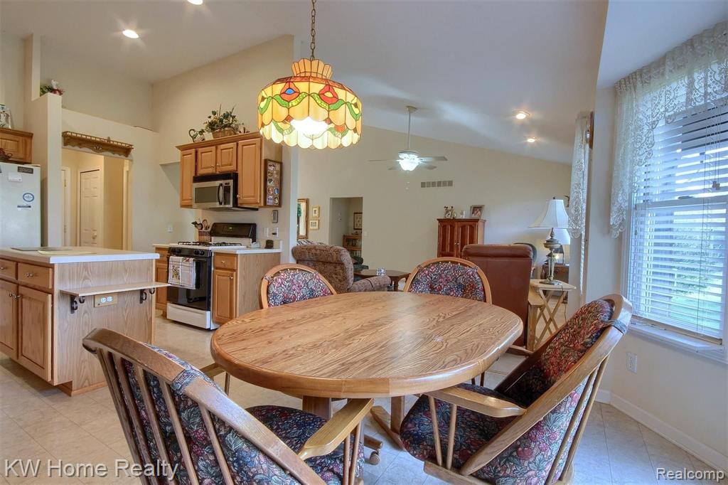 22441 Timber Ridge Court Woodhaven, MI 48183 - Photo 10 of 29