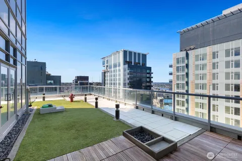 $925,000 | 588 Bell Street, Unit 2102S, Seattle, WA 98121