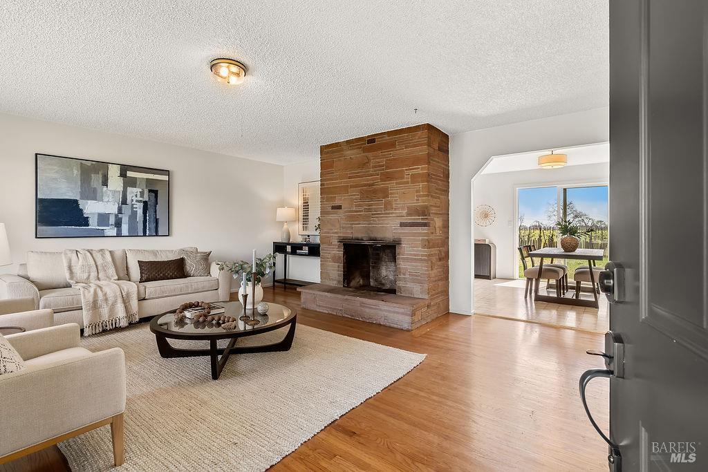 878 Pauline Court Santa Rosa, CA 95401 - Photo 3 of 35