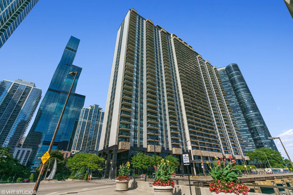 400 East Randolph Street, Unit 2525 Chicago, IL 60601 - Photo 1 of 23 a view of a tall building