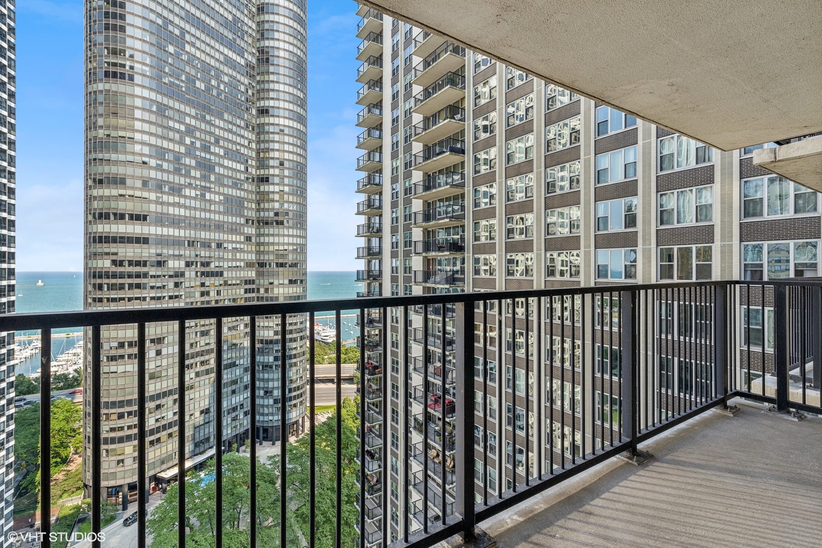 400 East Randolph Street, Unit 2525 Chicago, IL 60601 - Photo 15 of 23 a view of balcony with a potted plant